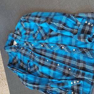 Wrangler, button up long sleeve shirt